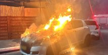Паника у медучреждения в Хайфе: средь бела дня полностью сгорела машина