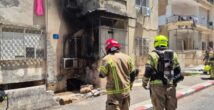 Пожар в жилом доме на Адаре: его тушили несколько пожарных расчётов